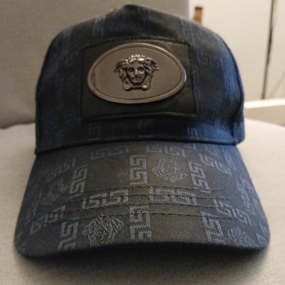 Versace Black Cap with Medusa Logo - Picture 3 of 15